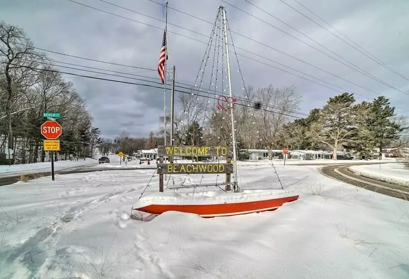Walk To Beach: Lake Michigan Getaway!