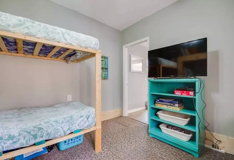 Dock & Furnished Deck: Lakefront Gravois Mills Gem