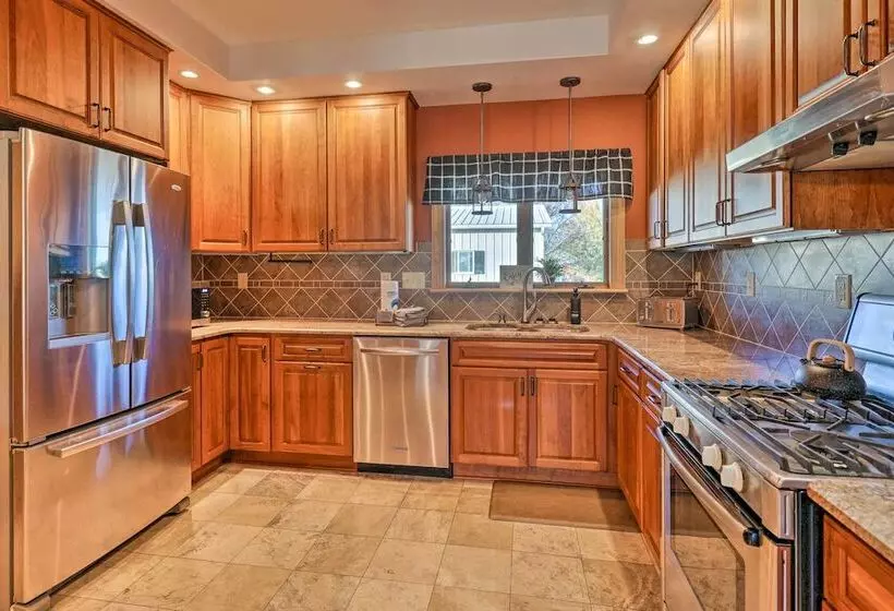 Lakefront Romulus Retreat W/ Private Dock!