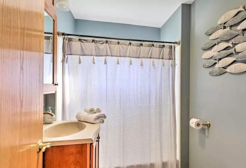 Lakefront Romulus Retreat W/ Private Dock!