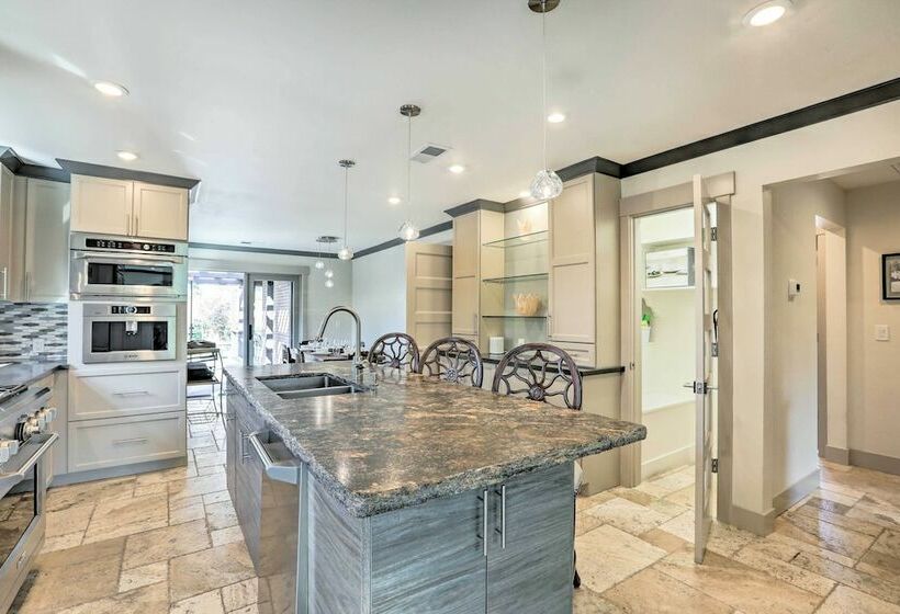 Luxe Home W/ Backyard Oasis ~ 1 Mi To Midtown