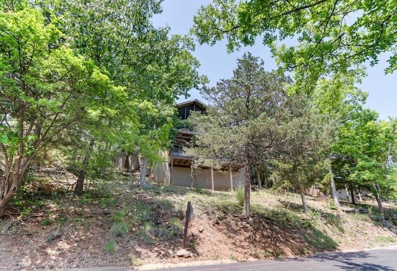 Hot Tub & Deck: Margaritaville Resort Retreat!