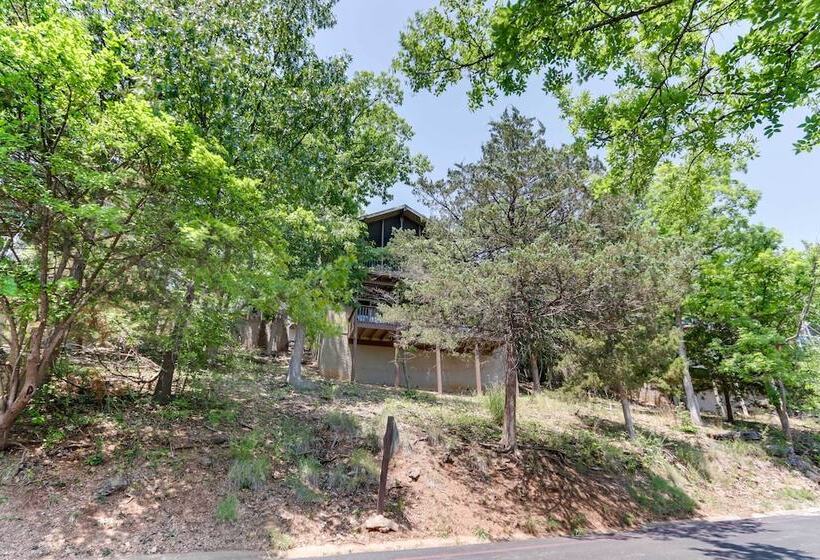 Hot Tub & Deck: Margaritaville Resort Retreat!