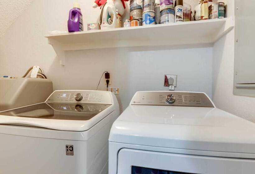 Hot Tub & Deck: Margaritaville Resort Retreat!