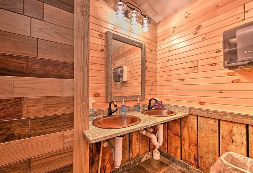 Massive Hatfield Loon Lodge W/ Roller Rink