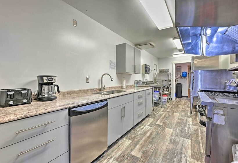 Massive Hatfield Loon Lodge W/ Roller Rink