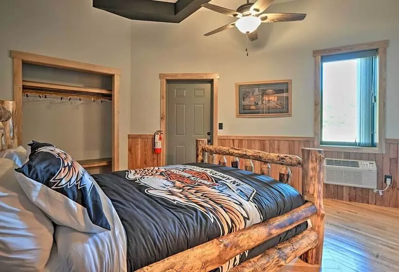 Massive Hatfield  Loon Lodge  W/ Roller Rink