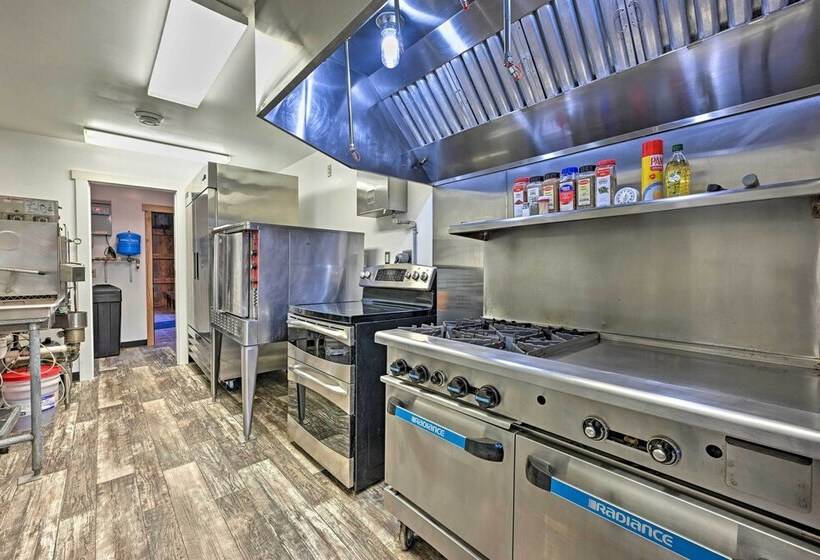 Massive Hatfield Loon Lodge W/ Roller Rink