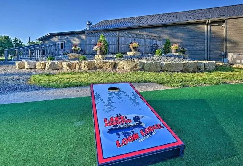 Massive Hatfield  Loon Lodge  W/ Roller Rink