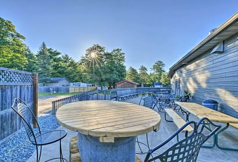 Massive Hatfield  Loon Lodge  W/ Roller Rink