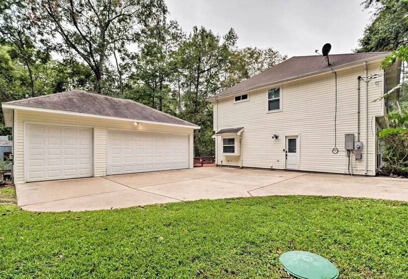 Modern Montgomery Home W/ Backyard, Deck, & Grill