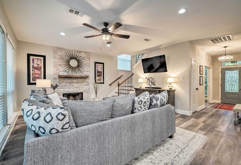 Modern Montgomery Home W/ Backyard, Deck, & Grill