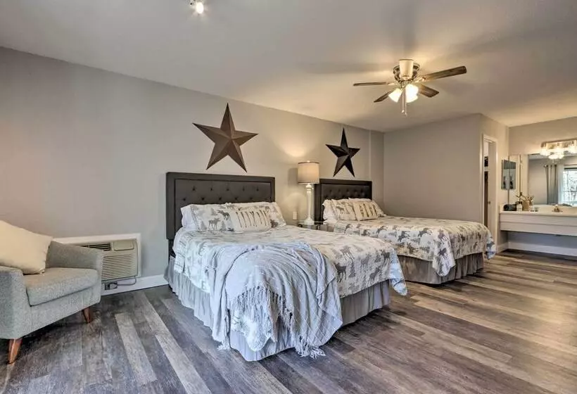 Osage Beach Family Home With Resort Perks!