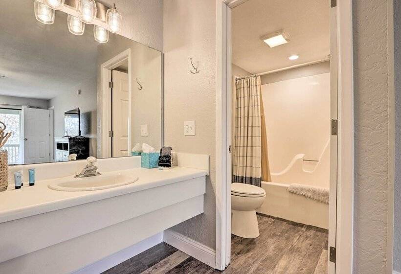 Osage Beach Family Home With Resort Perks!