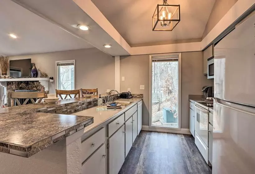 Osage Beach Family Home With Resort Perks!