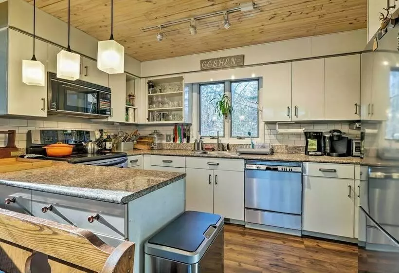 Peaceful Goshen Cottage W/ Screened Porch & Views!