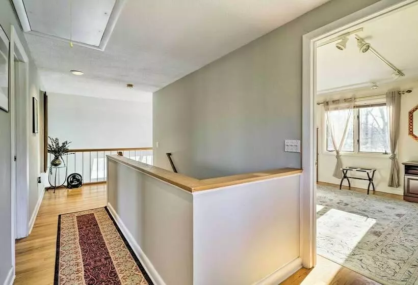 Peaceful Goshen Cottage W/ Screened Porch & Views!