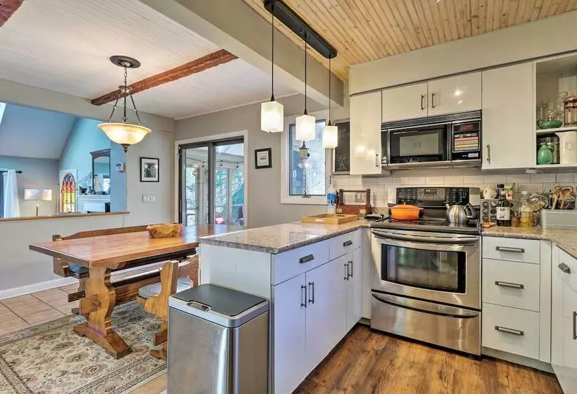 Peaceful Goshen Cottage W/ Screened Porch & Views!