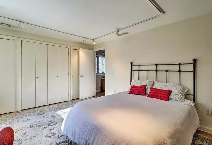 Peaceful Goshen Cottage W/ Screened Porch & Views!