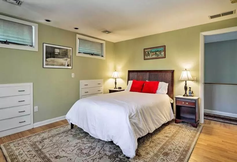 Peaceful Goshen Cottage W/ Screened Porch & Views!