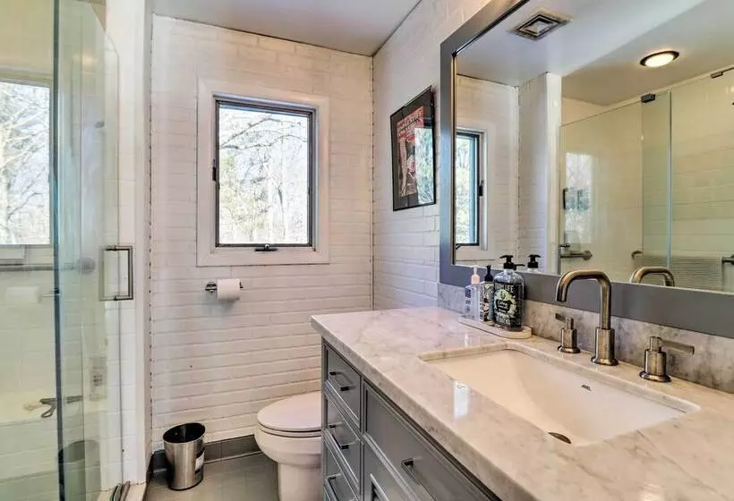 Peaceful Goshen Cottage W/ Screened Porch & Views!