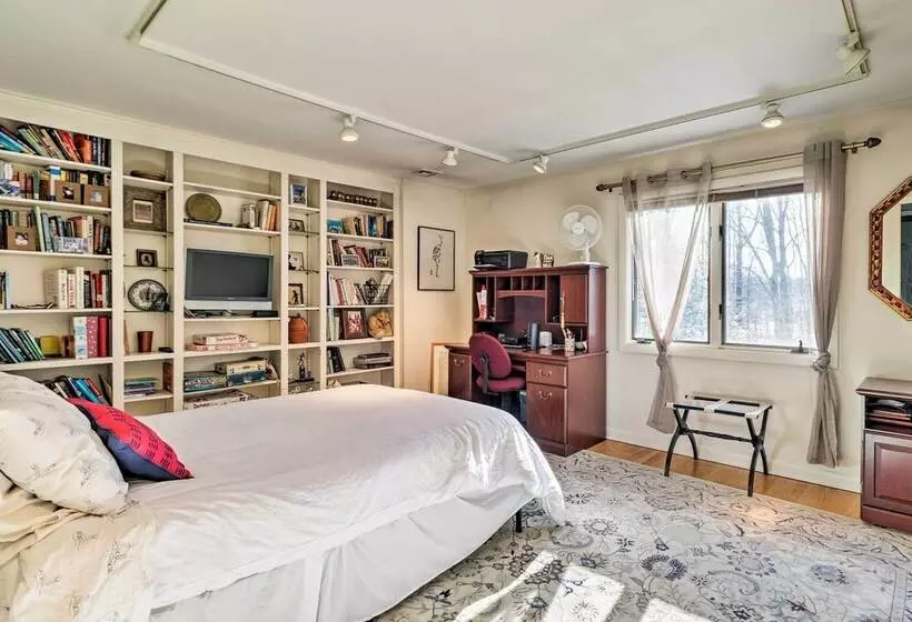 Peaceful Goshen Cottage W/ Screened Porch & Views!