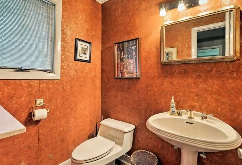 Peaceful Goshen Cottage W/ Screened Porch & Views!