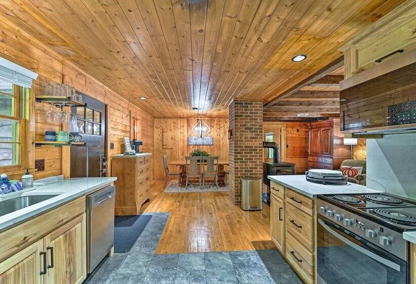 Peaceful Moravian Falls Cabin Near Fishing!