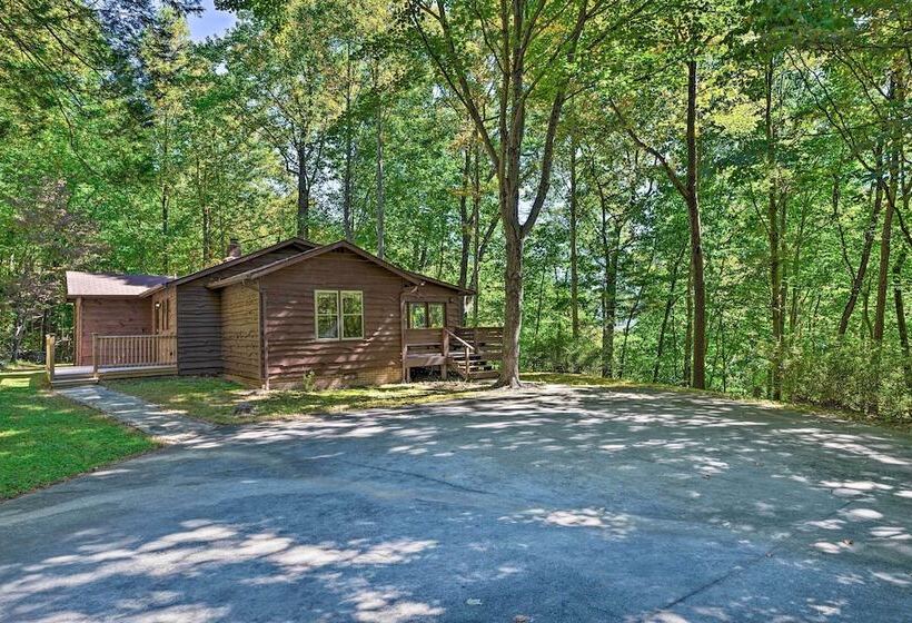 Peaceful Moravian Falls Cabin Near Fishing!