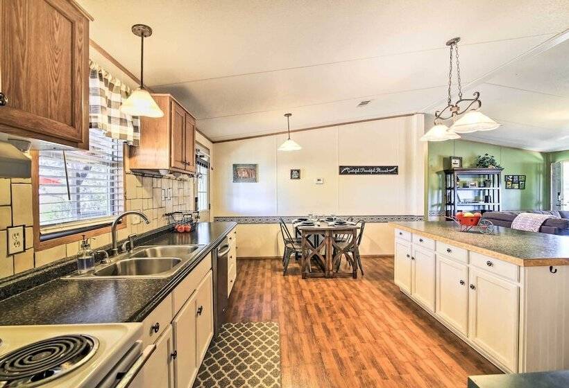 Private Hill Country House W/ Deck On 7 Acres!