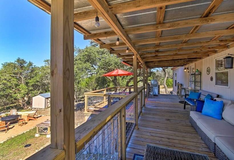 Private Hill Country House W/ Deck On 7 Acres!