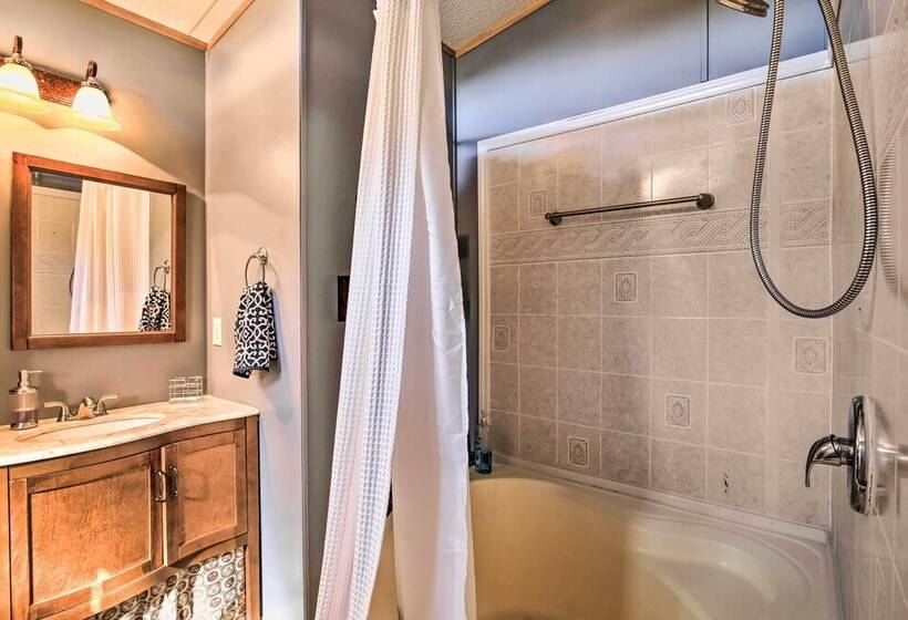 Private Hill Country House W/ Deck On 7 Acres!