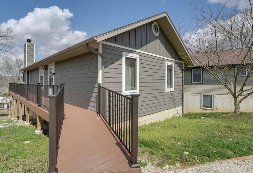 Reeds Spring Retreat W/ Lakeview Deck + Grill