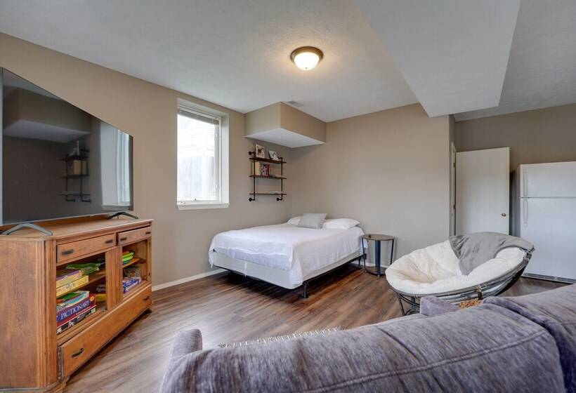 Reeds Spring Retreat W/ Lakeview Deck + Grill