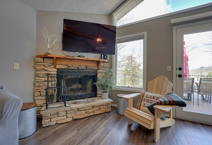 Reeds Spring Retreat W/ Lakeview Deck + Grill