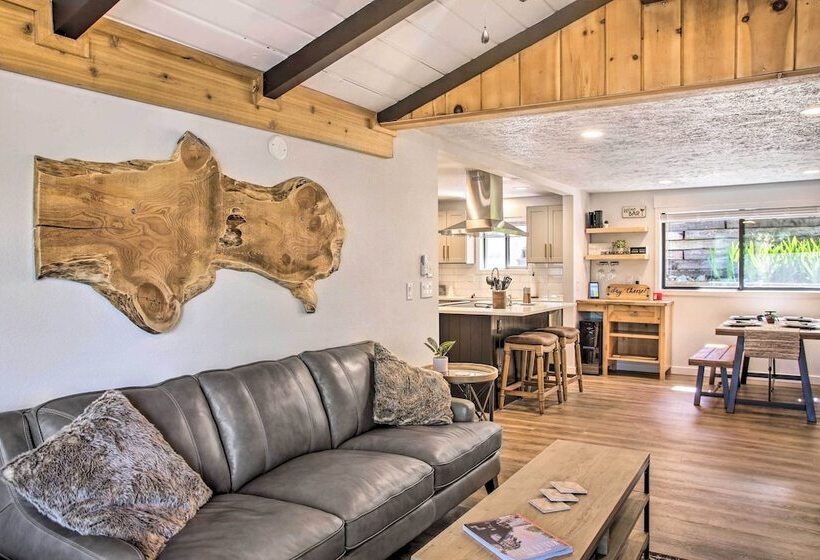 Renovated Hauser Lake Retreat: Walk To Beach!