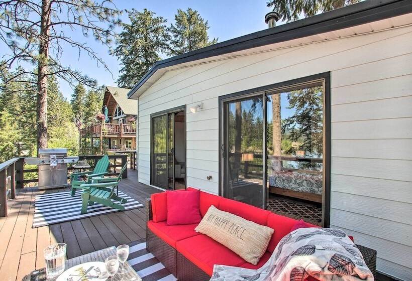 Renovated Hauser Lake Retreat: Walk To Beach!