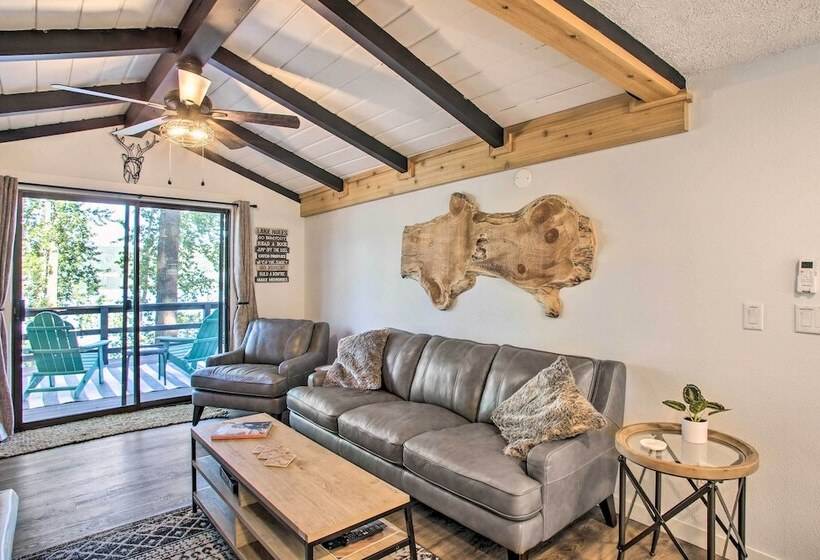 Renovated Hauser Lake Retreat: Walk To Beach!