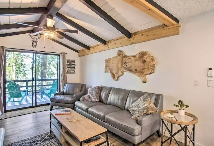 Renovated Hauser Lake Retreat: Walk To Beach!