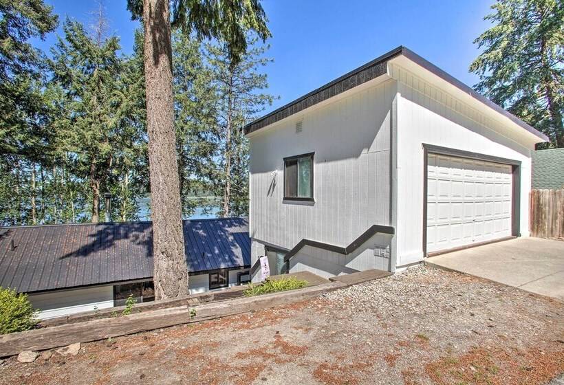 Renovated Hauser Lake Retreat: Walk To Beach!