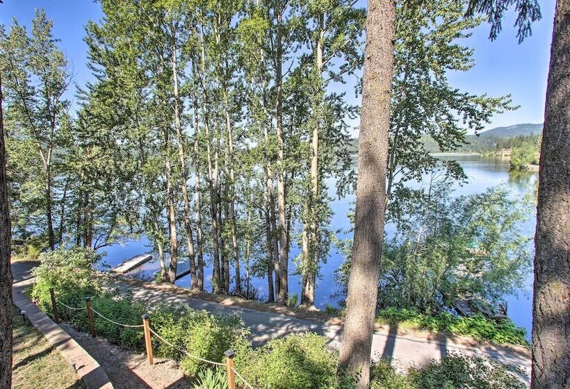 Renovated Hauser Lake Retreat: Walk To Beach!