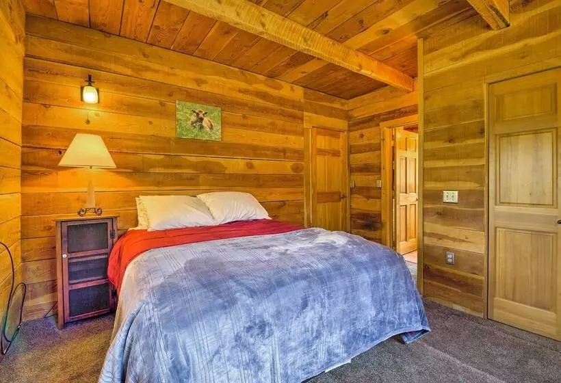 Rustic Idaho Cabin < 10 Mi To Payette Lake!