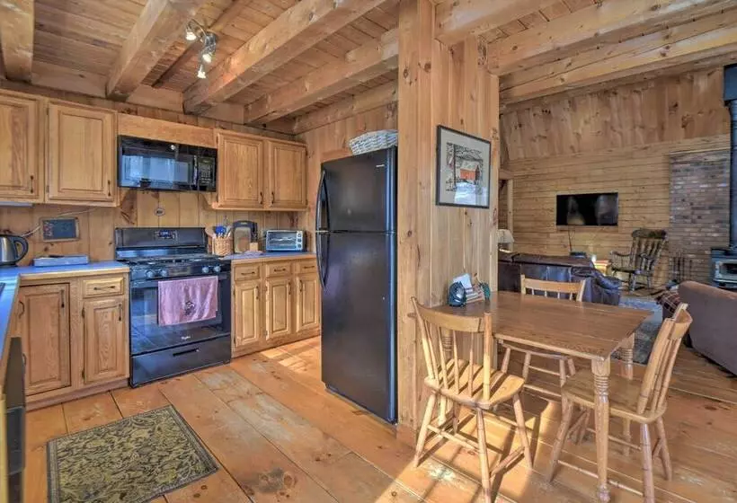 Rustic Madison  Treehouse  Cabin With Game Room!