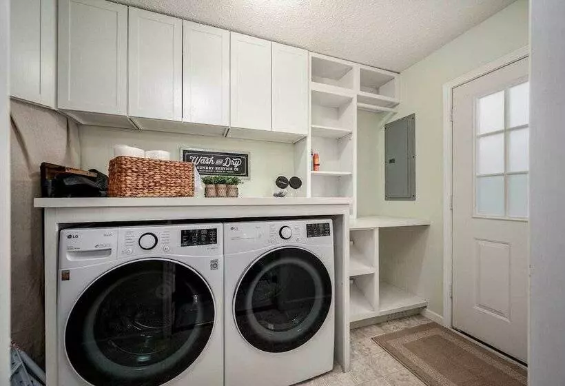 Single Story Manchester Home Close To Parks!