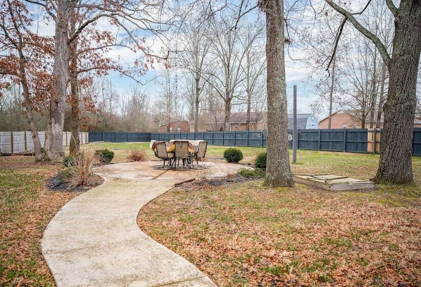 Single Story Manchester Home Close To Parks!