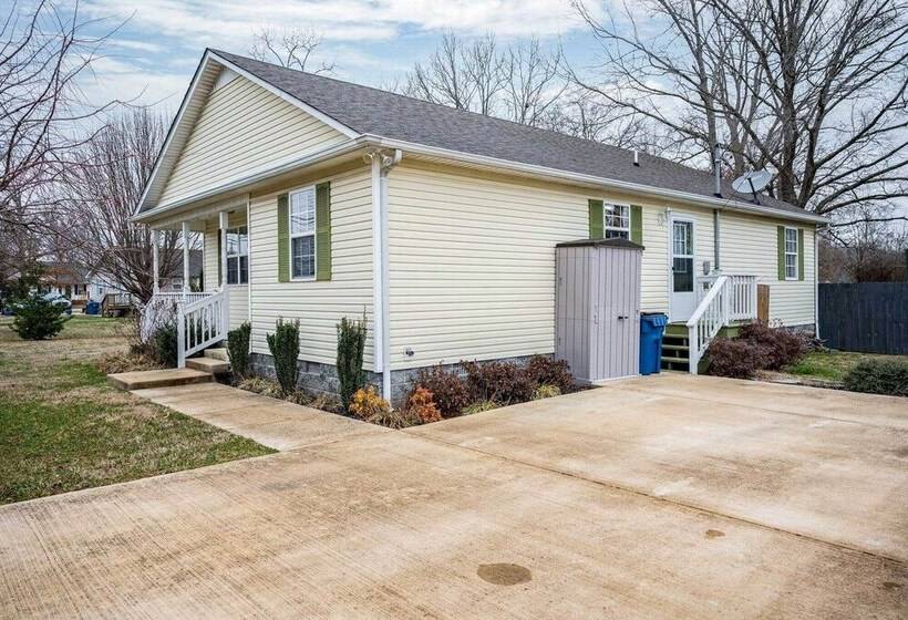 Single Story Manchester Home Close To Parks!