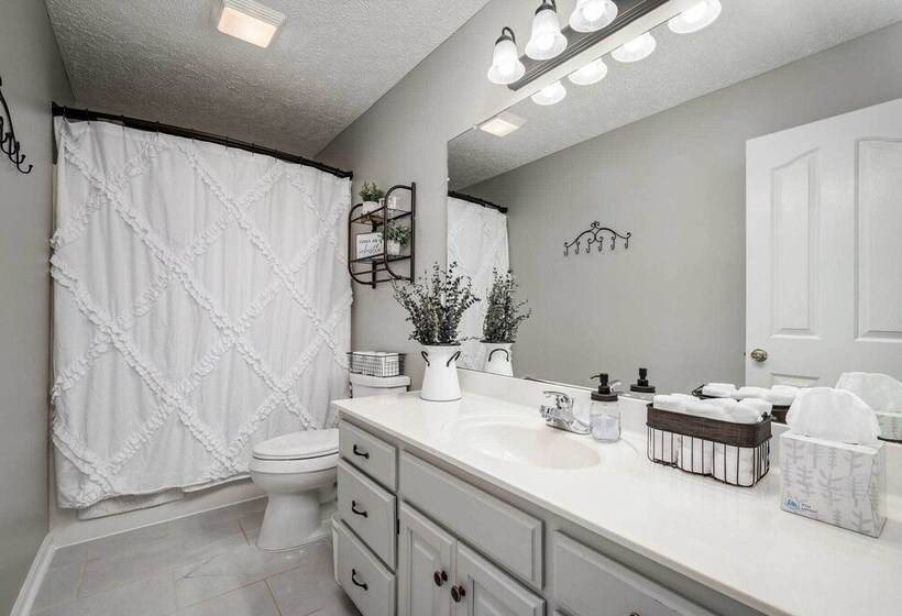 Single Story Manchester Home Close To Parks!