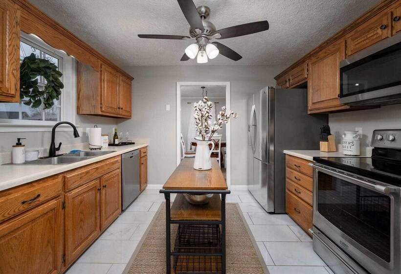 Single Story Manchester Home Close To Parks!