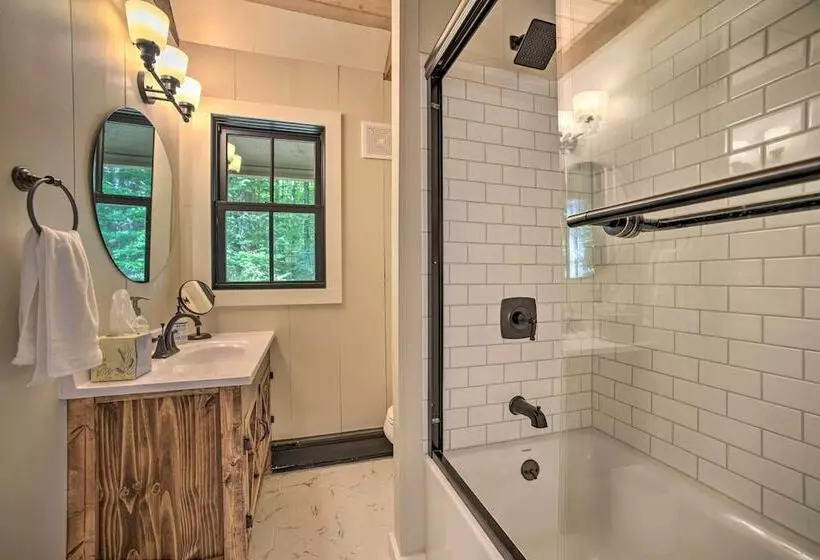 Sleek Cabin W/ Deck, 8 Miles To Mount Snow & Hikes