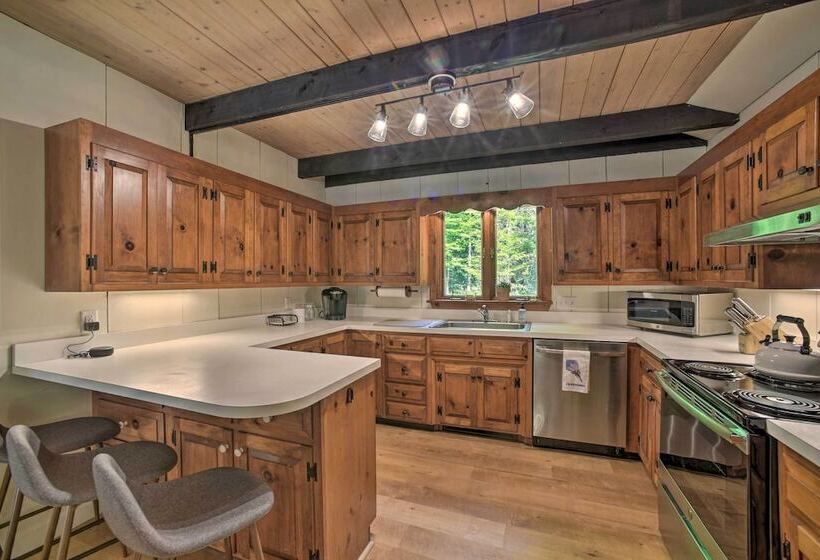 Sleek Cabin W/ Deck, 8 Miles To Mount Snow & Hikes
